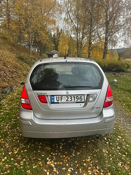 Suzuki Liana 2004 photo 5