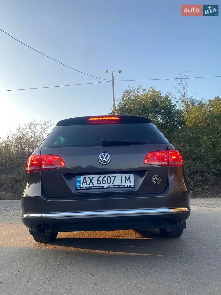 Volkswagen Passat 2012 photo 2