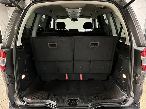 Ford Galaxy 2012 photo 5