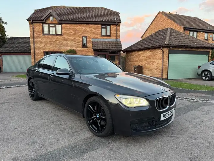 BMW 7 Series 2015 photo 2