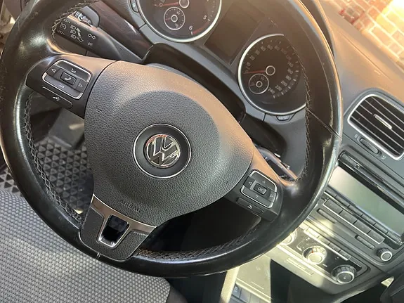 Volkswagen Golf 2010 photo 5