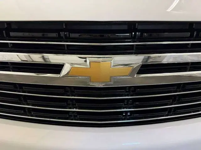 Chevrolet Suburban 2023 photo 5