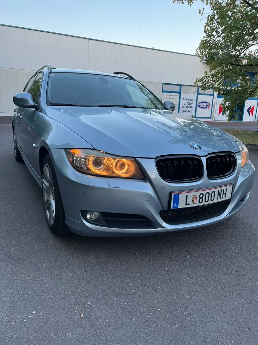BMW 3 Series 2009 photo 2