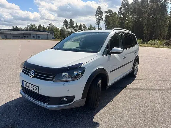 Volkswagen Touran Cross 2015 photo 4
