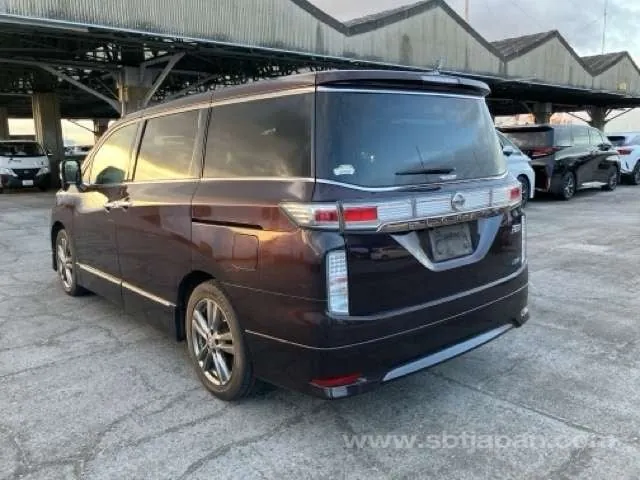 Nissan Elgrand 2013 photo 3