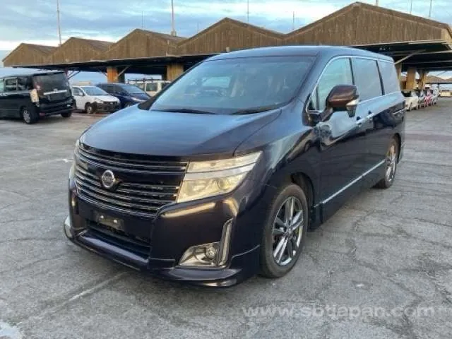Nissan Elgrand 2013 photo 2