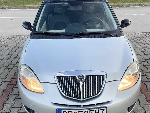 Lancia Ypsilon