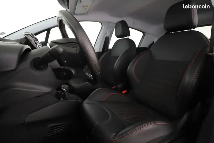 Peugeot 208 2015 photo 5
