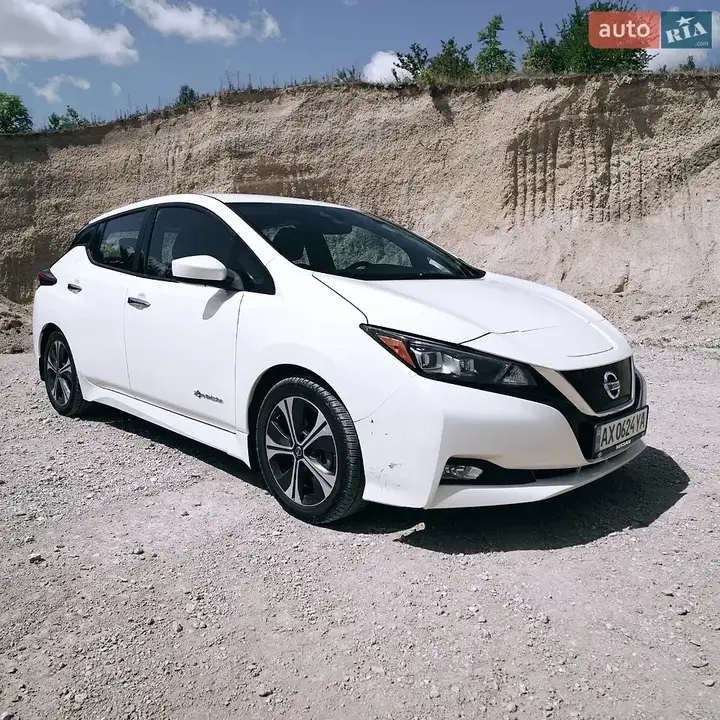 Nissan Leaf 2019 photo 2