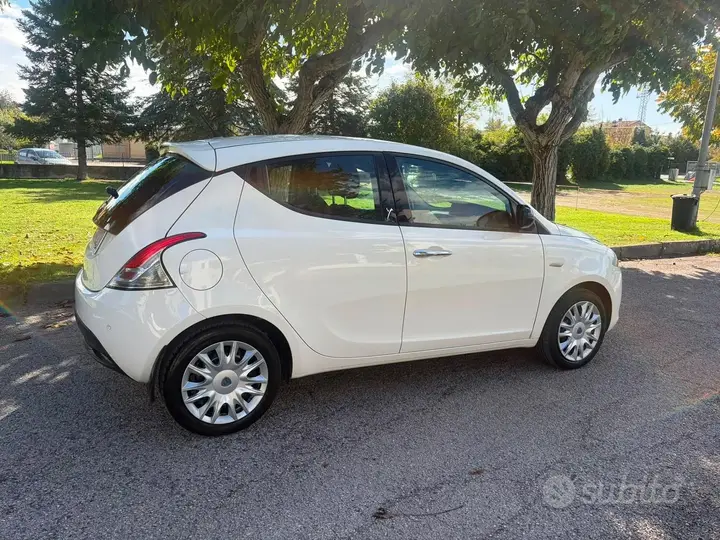 Lancia Ypsilon 2012 photo 4