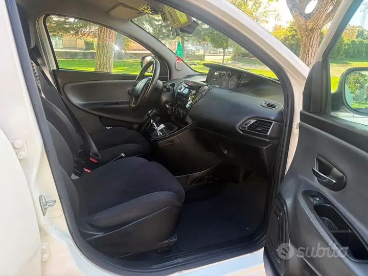 Lancia Ypsilon 2012 photo 5
