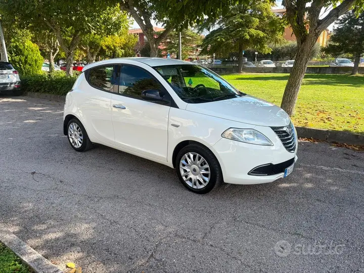 Lancia Ypsilon 2012 photo 2