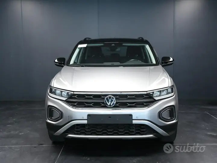 Volkswagen T-Roc 2023 photo 2