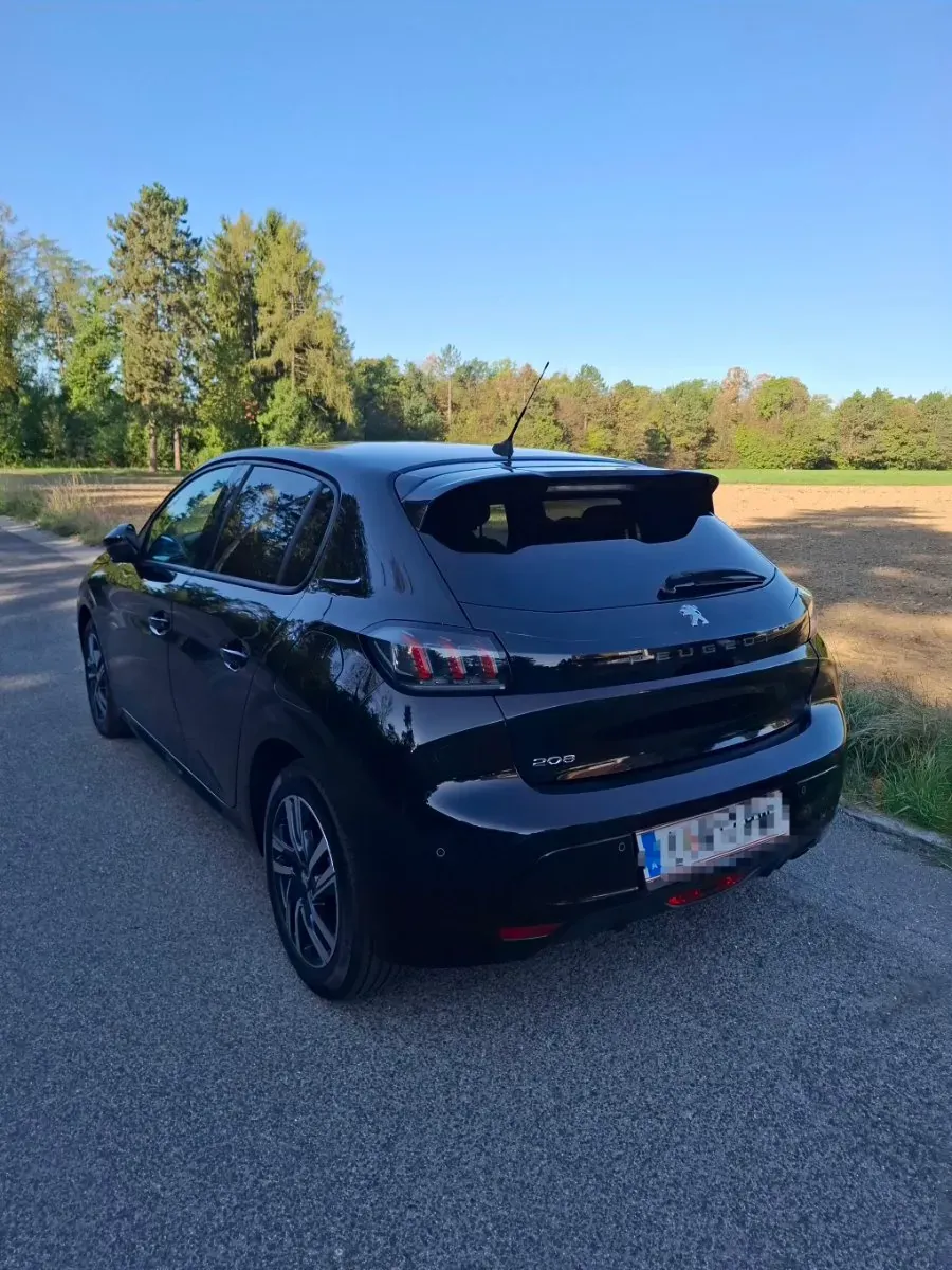 Peugeot 208 2024 photo 3