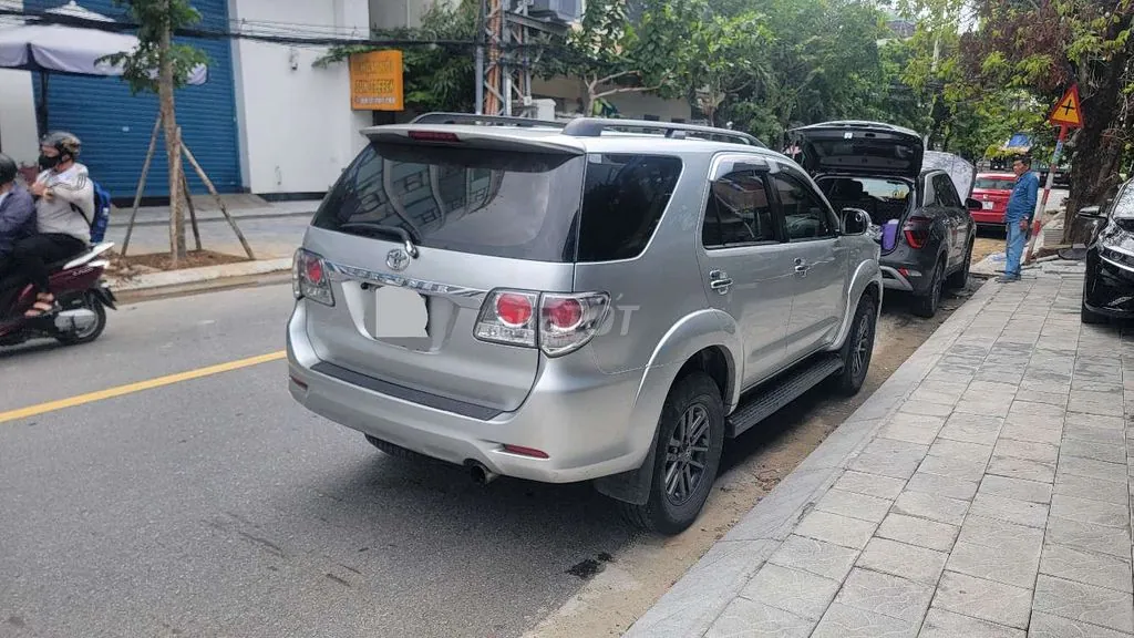 Toyota Fortuner photo 3