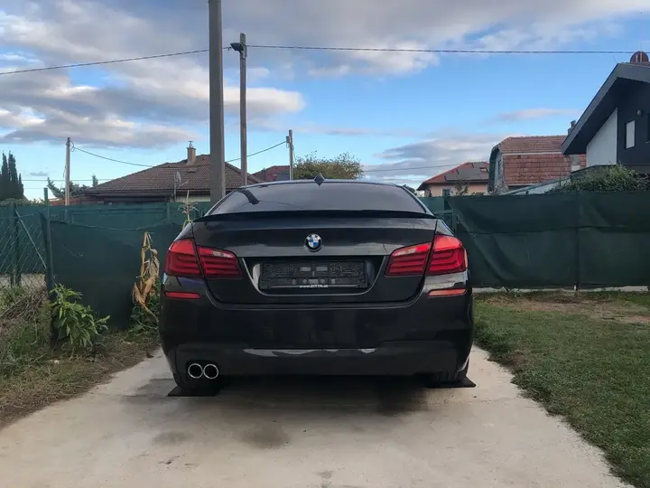 BMW 5 Series 2011 photo 2