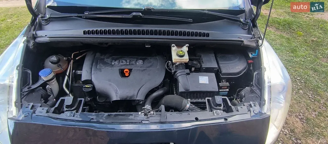 Peugeot 5008 2011 photo 4
