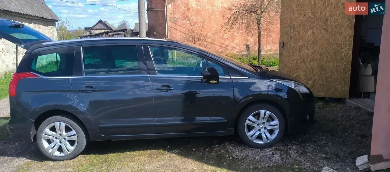 Peugeot 5008 2011 photo 2