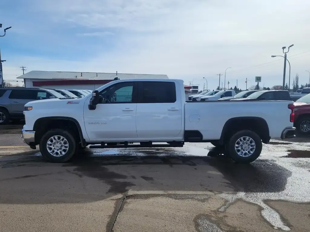 Chevrolet Silverado 3500 2026 photo 3