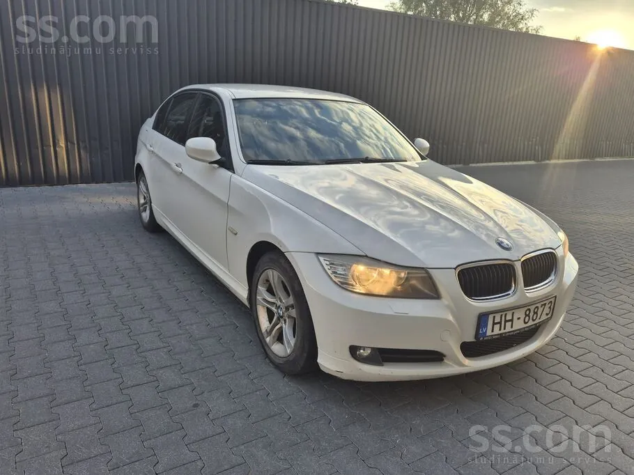 BMW 318 2009 photo 3