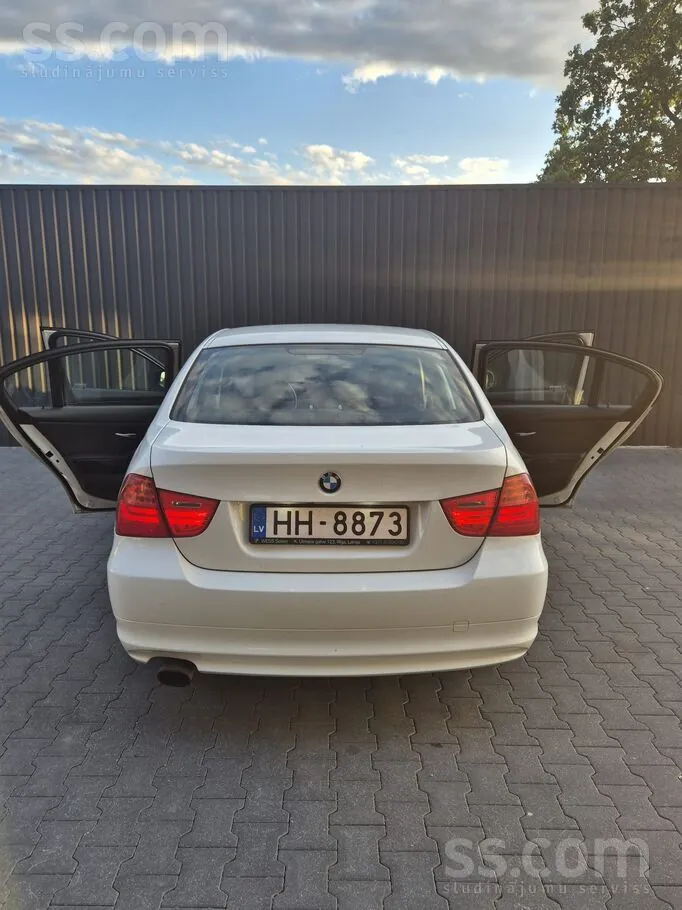 BMW 318 2009 photo 5