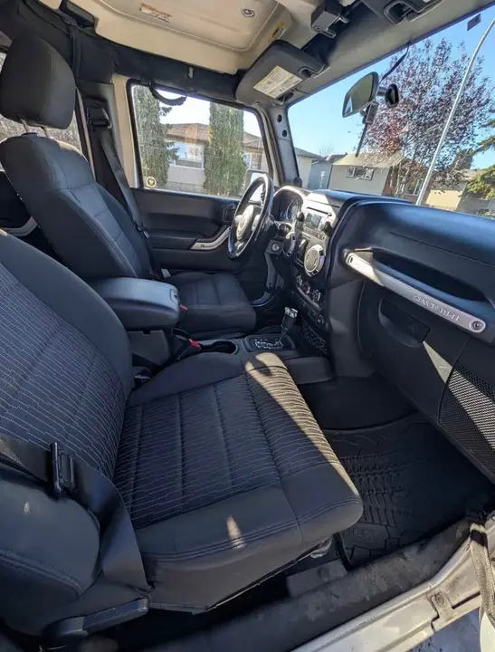 Jeep Wrangler Unlimited 2012 photo 3