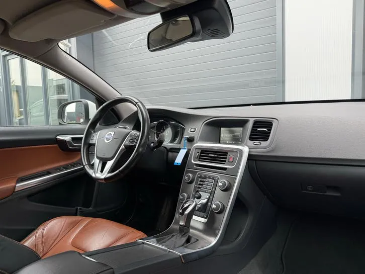 Volvo S60 2014 photo 2