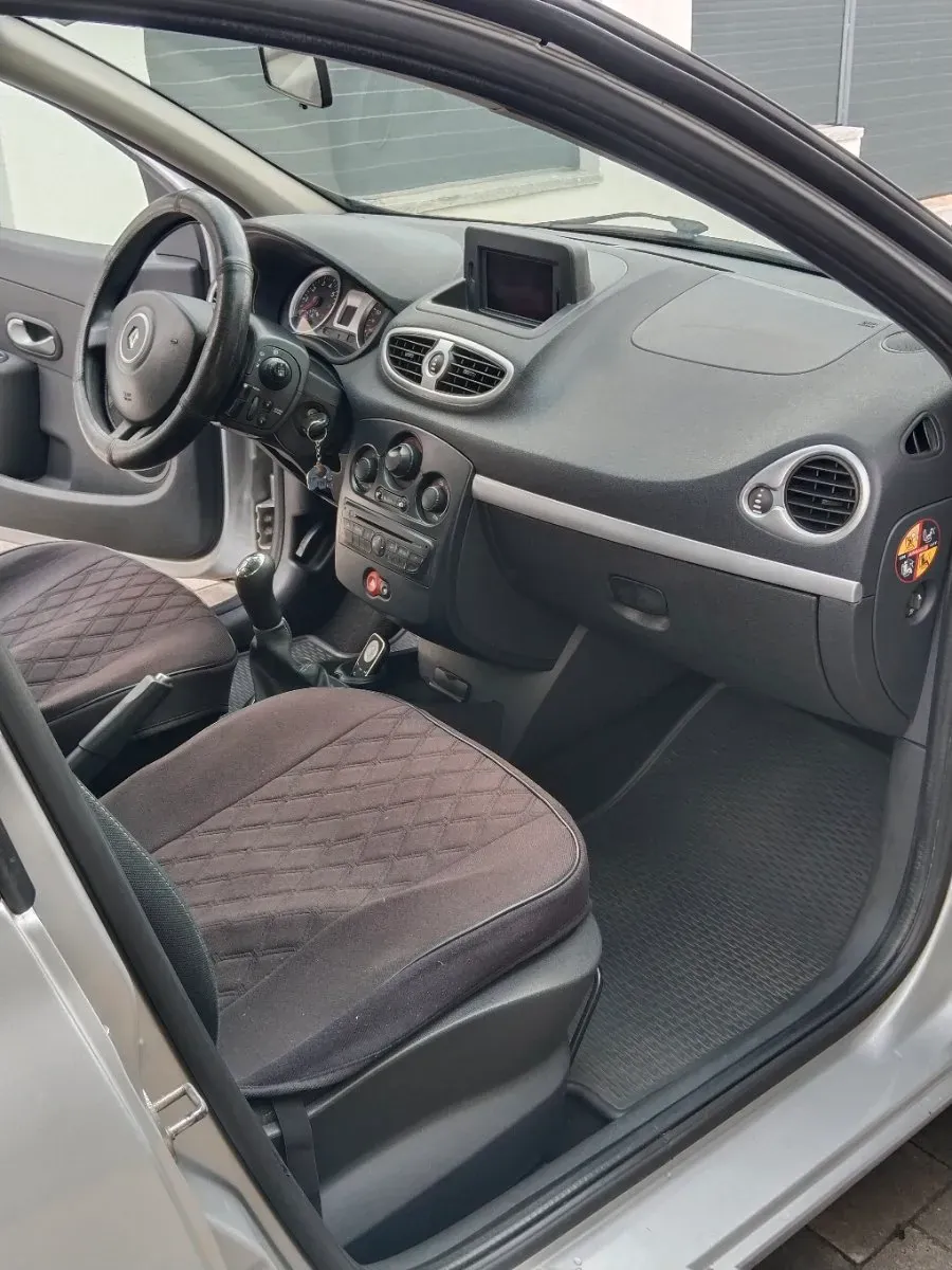 Renault Clio 2010 photo 3