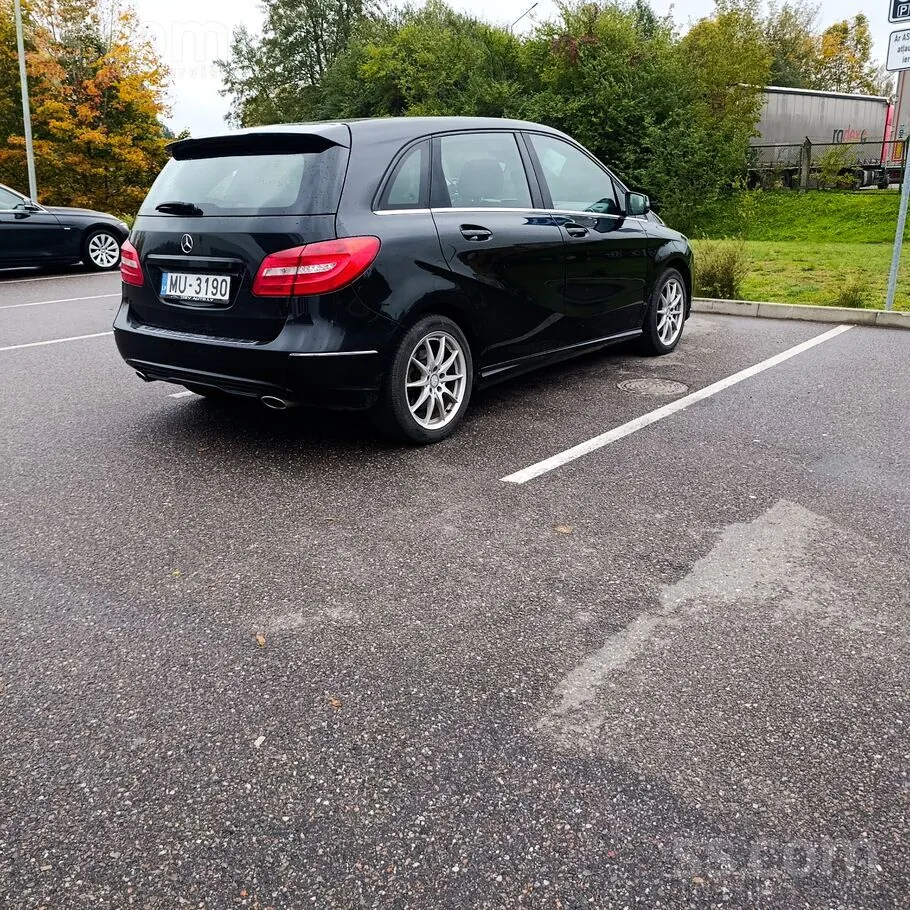 Mercedes-Benz B-Class 2013 photo 2
