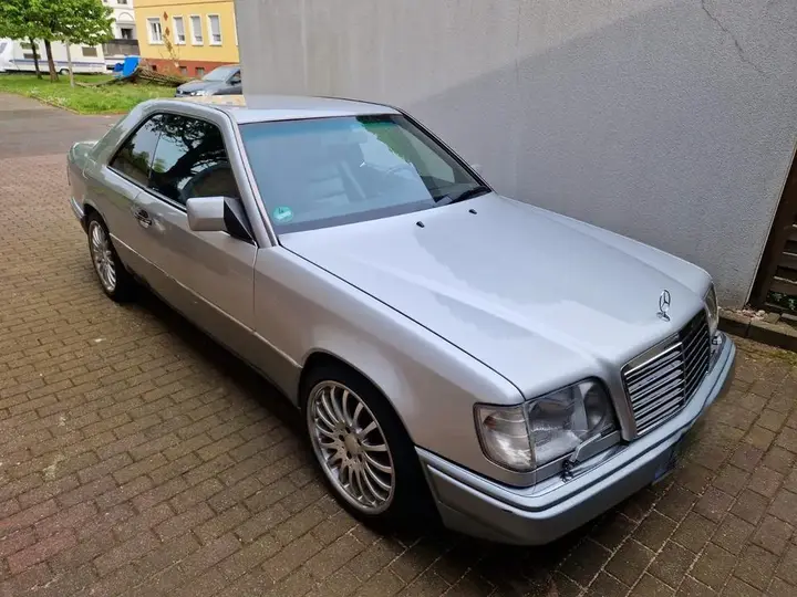 Mercedes-Benz W124