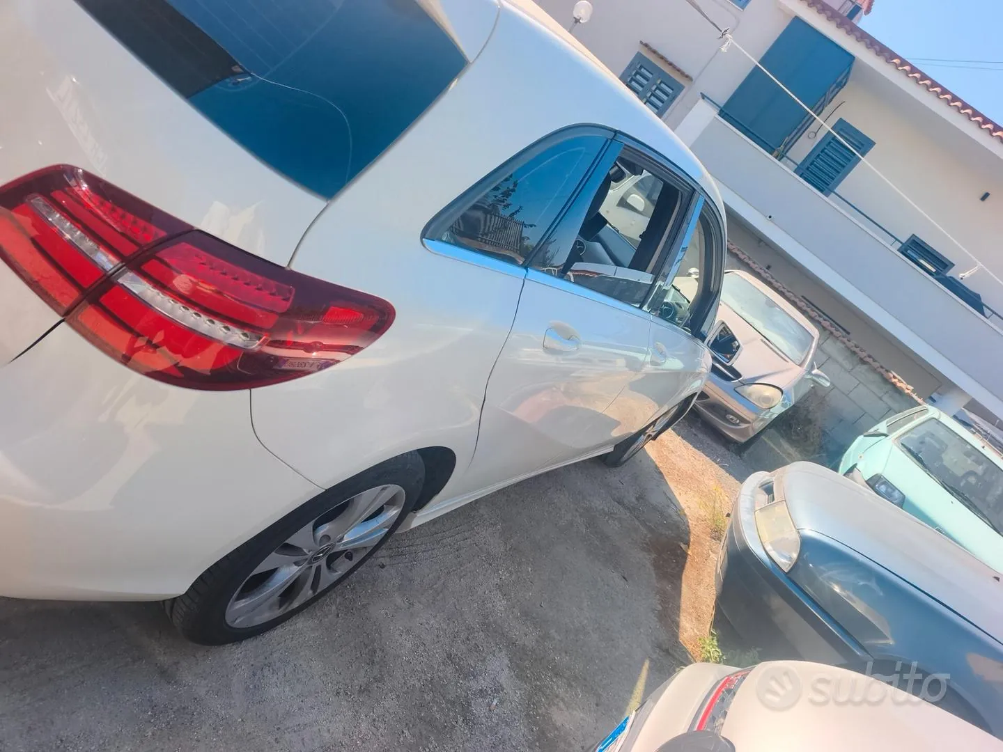 Mercedes-Benz B 180