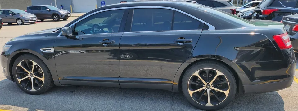 Ford Taurus 2015 photo 2