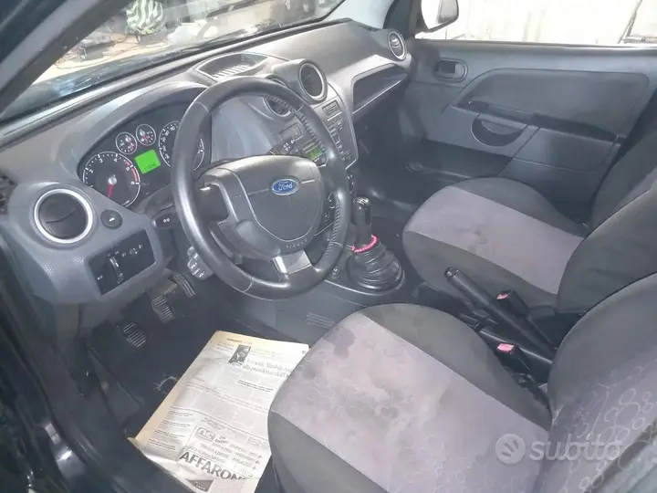 Ford Fiesta 2003 photo 4