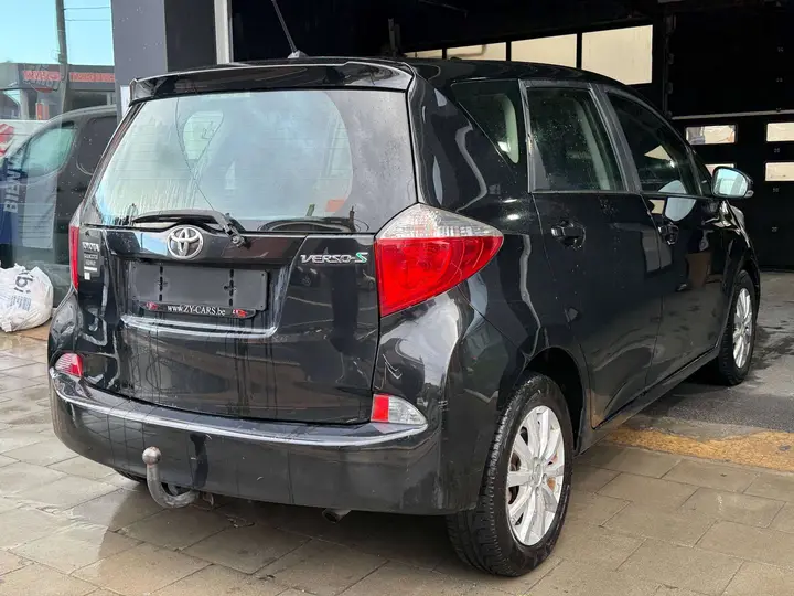 Toyota Verso-S 2011 photo 4