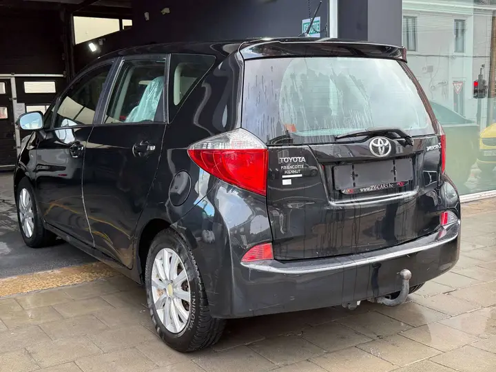 Toyota Verso-S 2011 photo 3