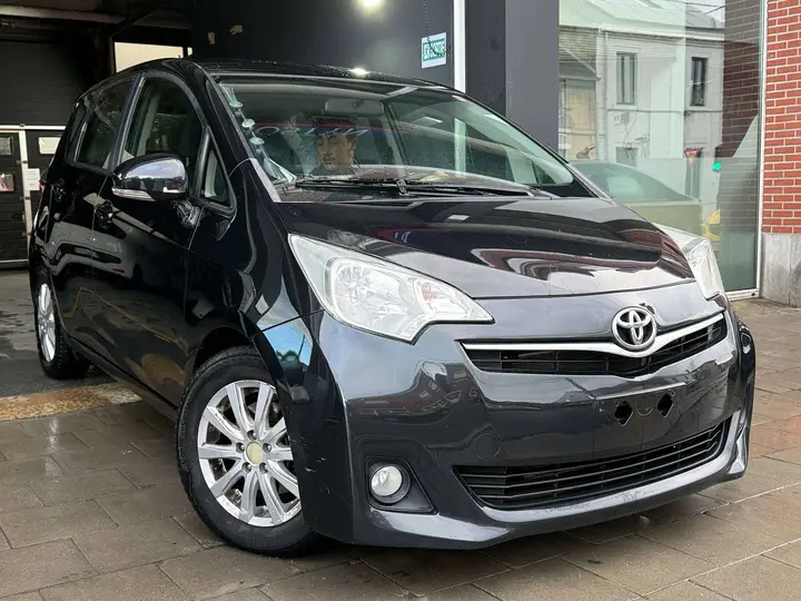 Toyota Verso-S 2011 photo 2