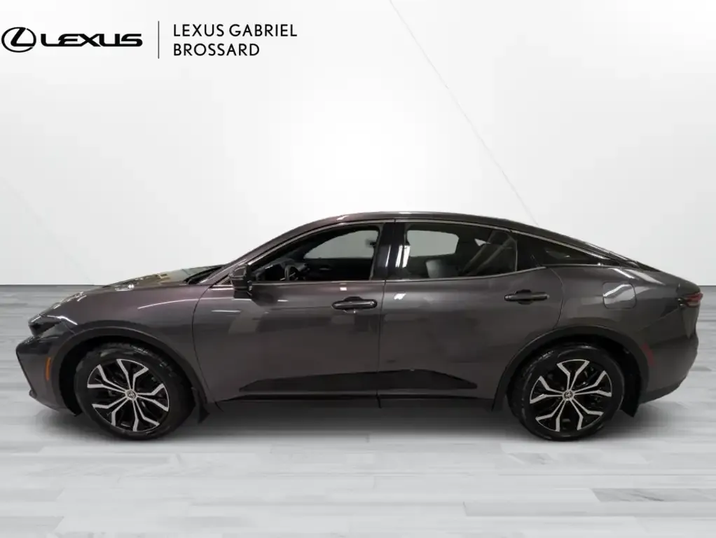 Toyota Crown 2023 photo 2