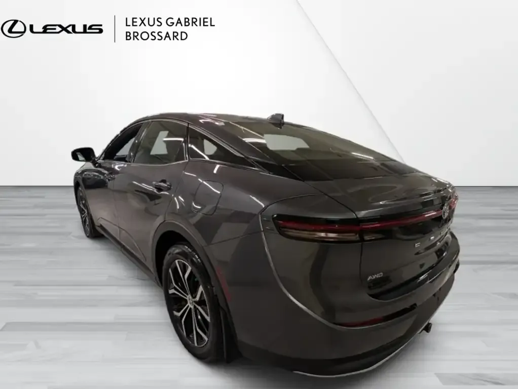 Toyota Crown 2023 photo 3
