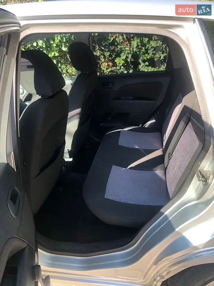 Ford Fiesta 2006 photo 2