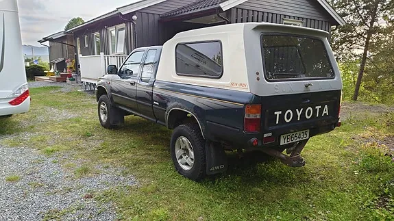 Toyota Hilux 1997 photo 2