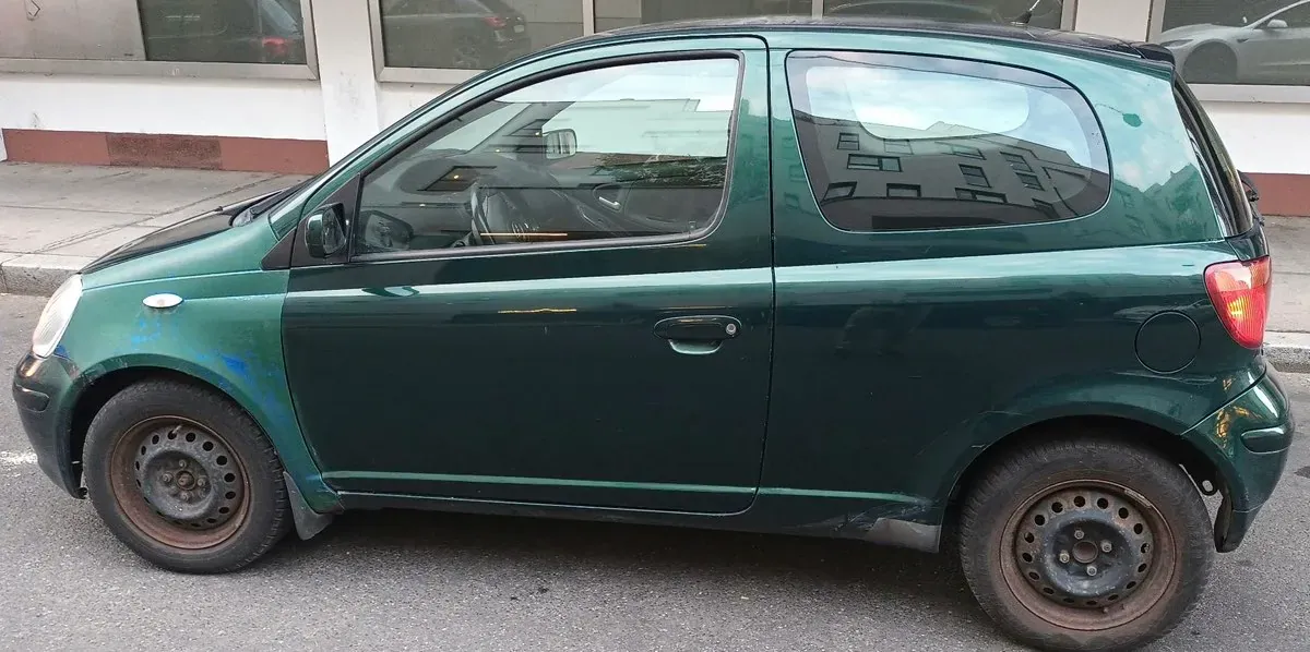 Toyota Yaris 2003 photo 2
