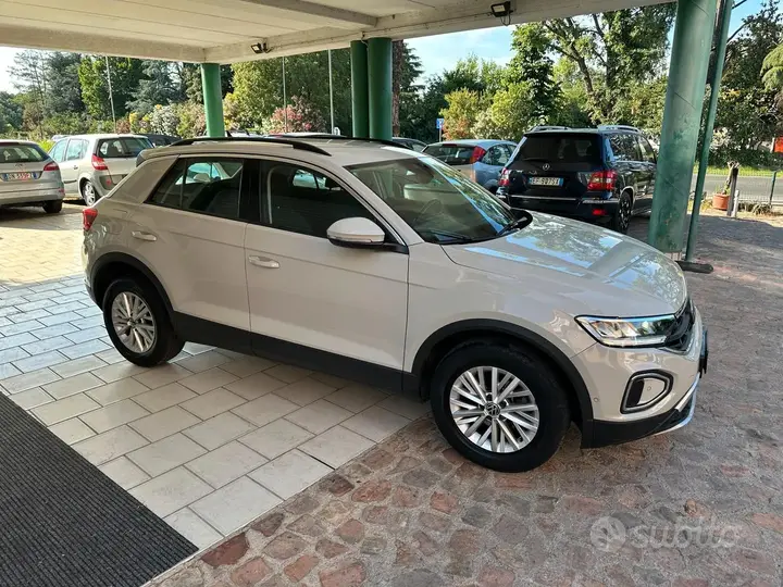 Volkswagen T-Roc 2023 photo 4