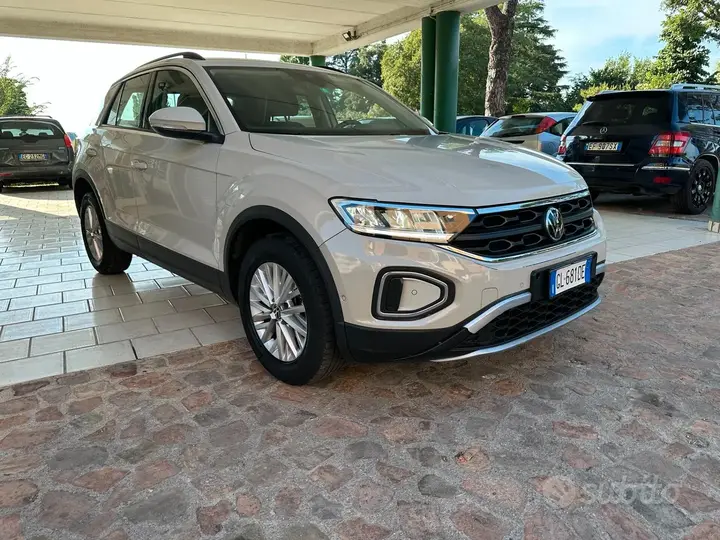 Volkswagen T-Roc 2023 photo 3