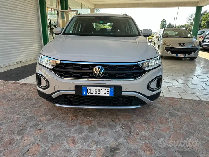Volkswagen T-Roc 2023 photo 2