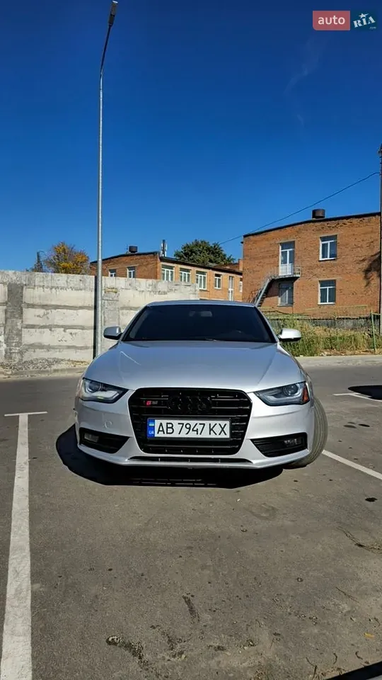 Audi A4 2012 photo 2