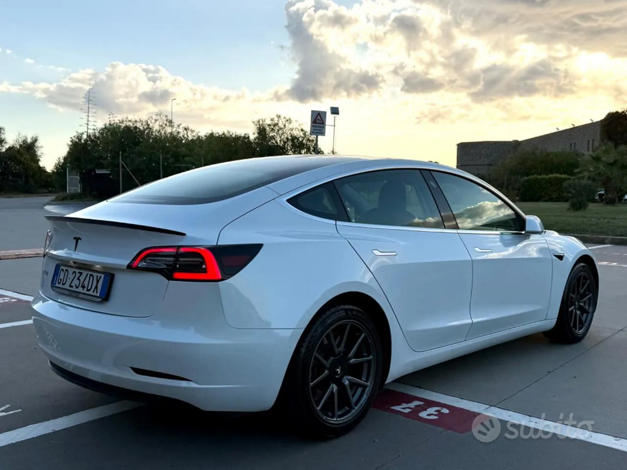 Tesla Model 3 2020 photo 4