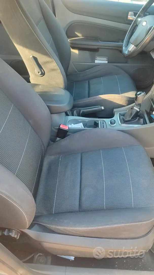 Ford Focus 2008 photo 2
