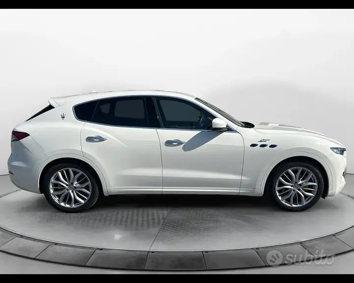 Maserati Levante 2023 photo 5