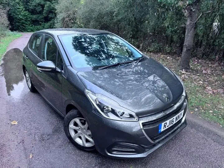 Peugeot 208 2016 photo 2