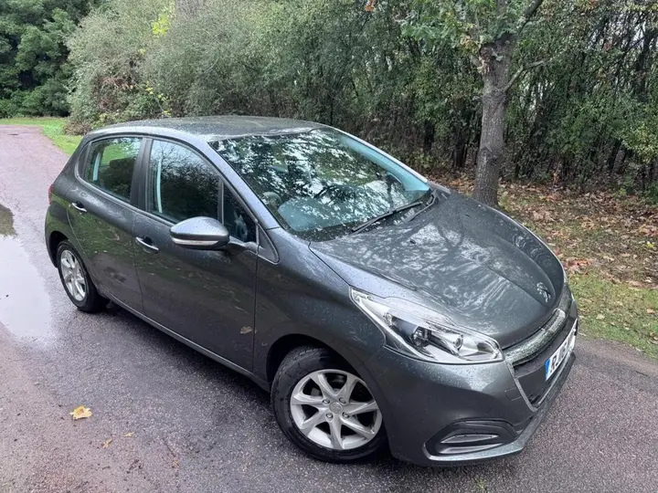 Peugeot 208 2016 photo 3
